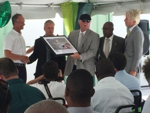 Minister Kamp opens electricity plant on Saba