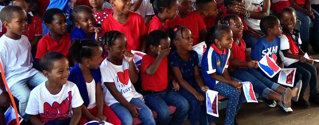 Theater group brings laughter to kids after hurricane Irma