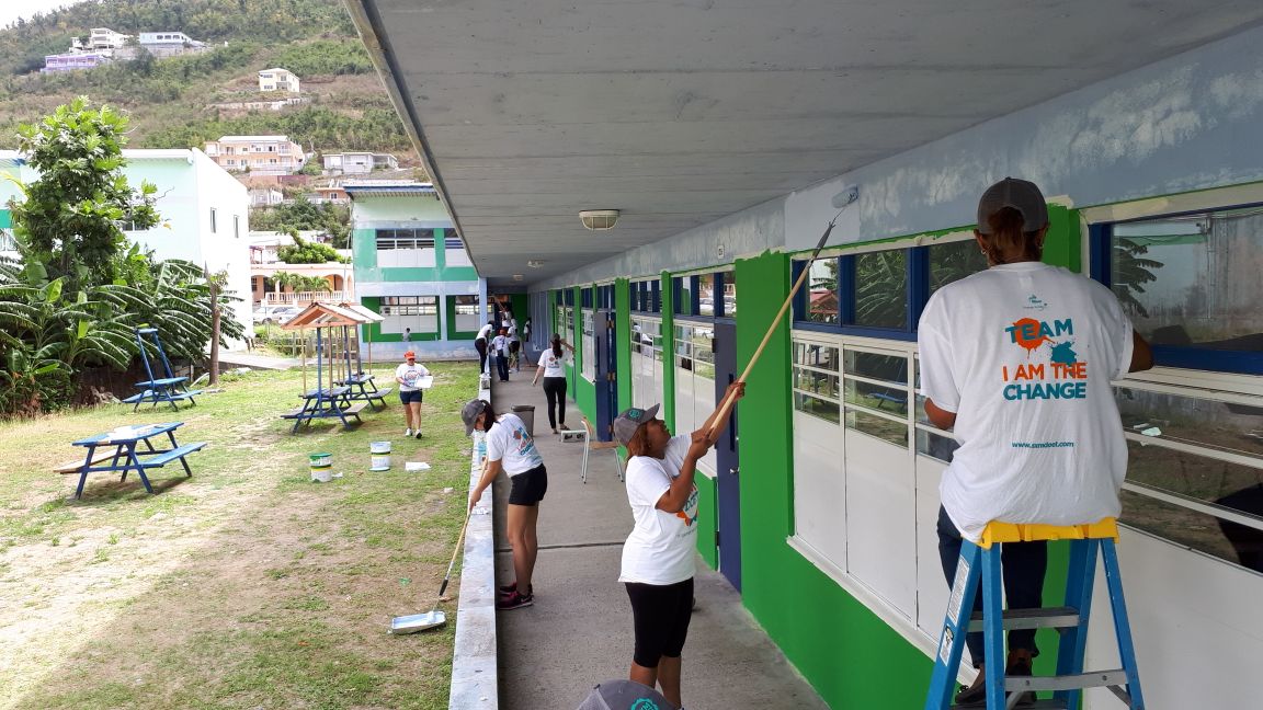 SXM DOET volunteers tackle damage by hurricane Irma