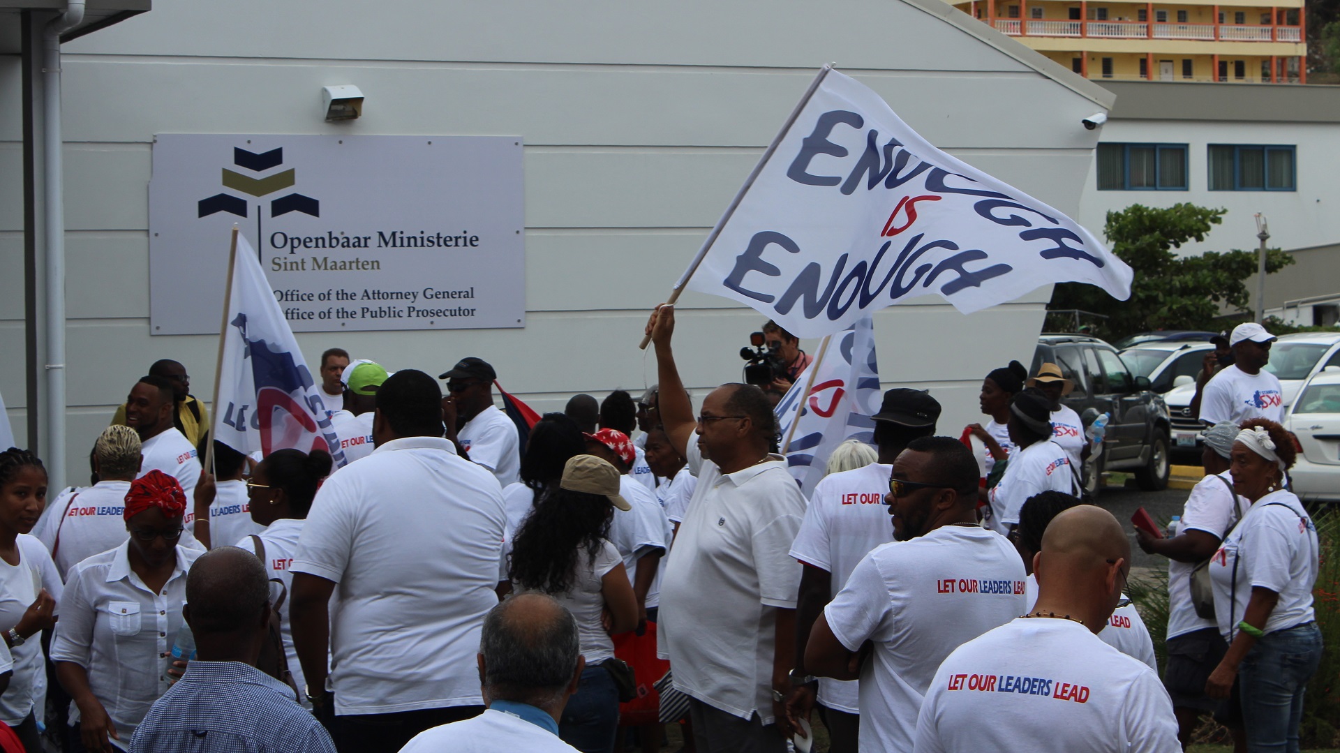 Anti-Dutch sentiments at protest for a stronger Sint Maarten