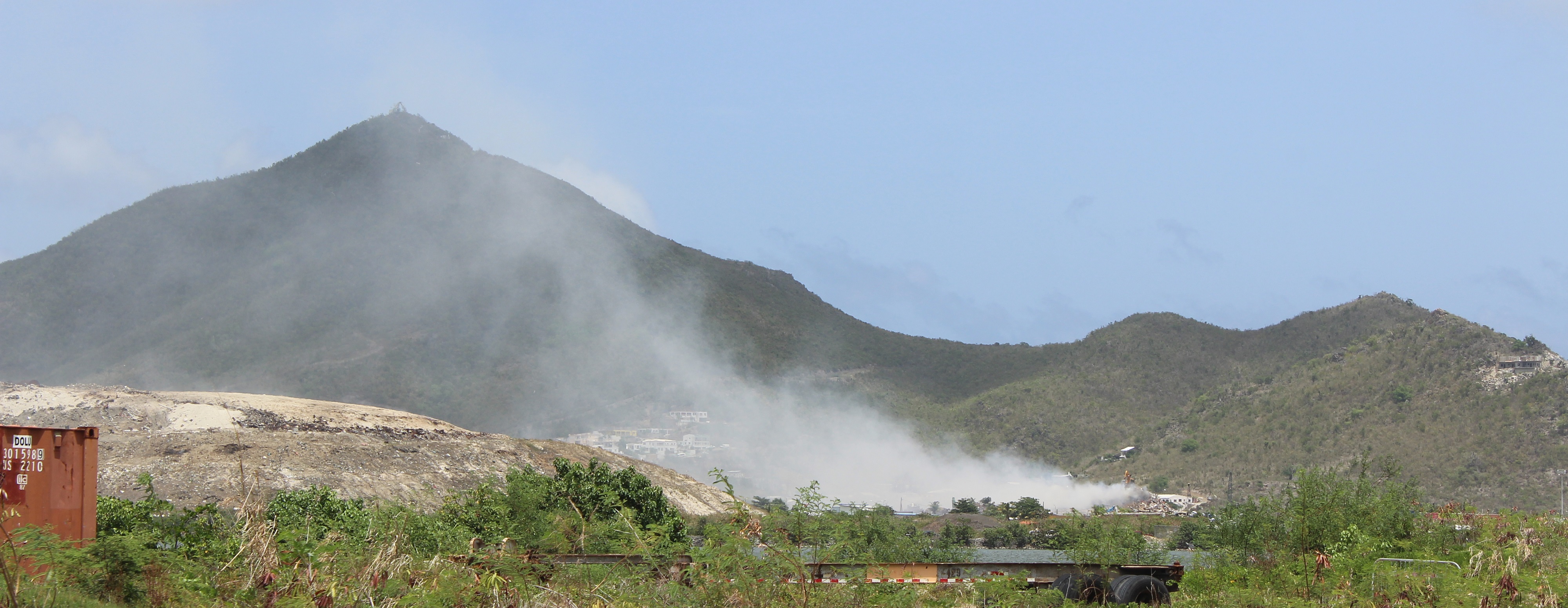 Citizens take on the Government of Sint Maarten in court-case about the dump: ‘The smoke has to stop now’