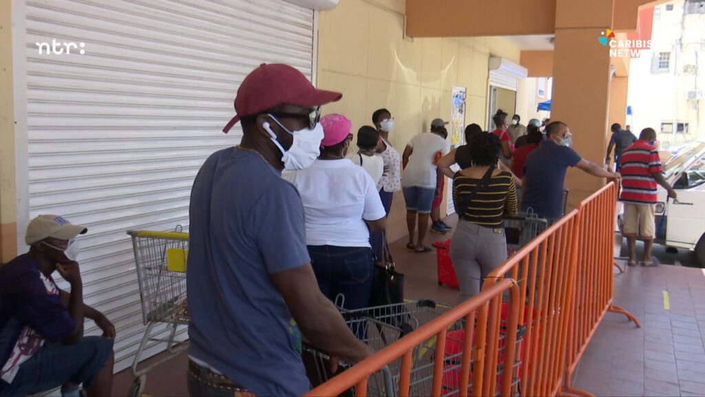 Long lines for supermarkets: ‘Very happy with this opportunity’