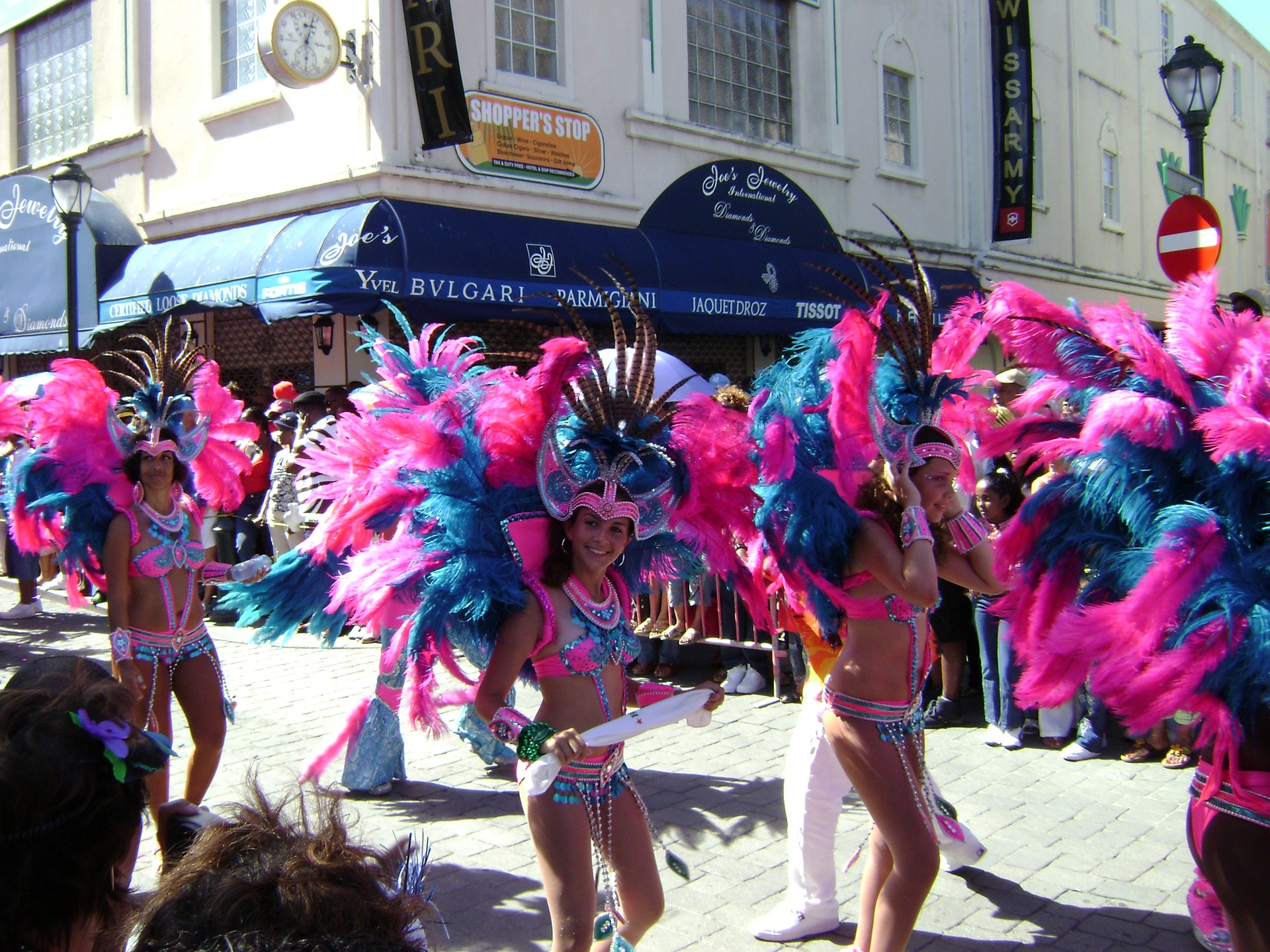 St. Maarten makes U-turn on hosting carnival